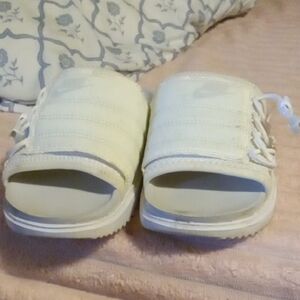 Women Size 6 Good Condition Cream Slide Sandals Nike Sandal